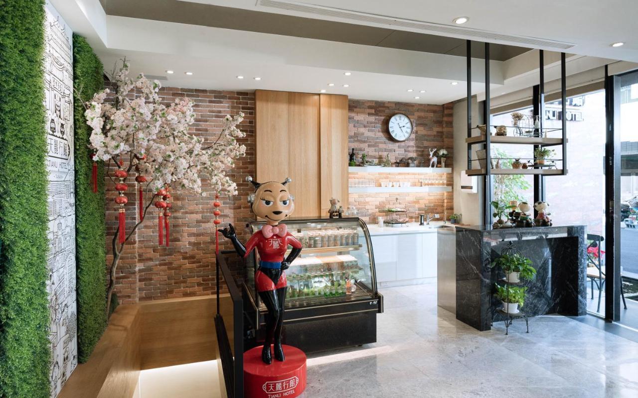 Tianli Hotel Tainan Exterior photo